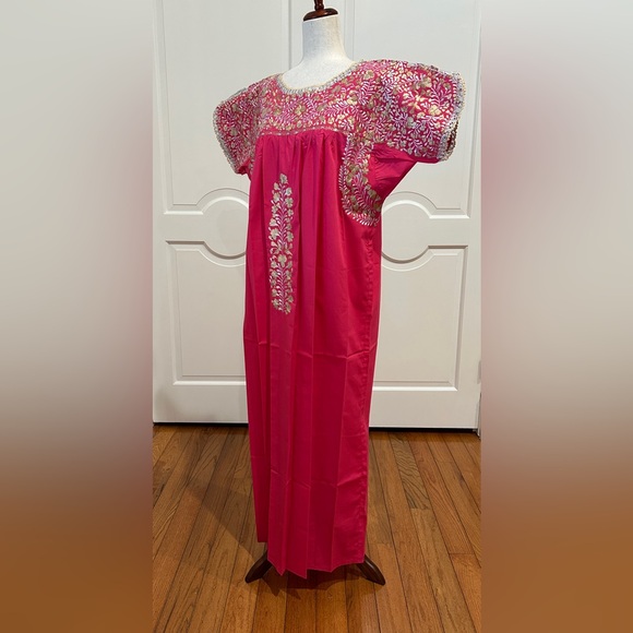XL San Antonino Maxi Dress,Oax,Mexican dress Hand Embroidered with Silk threads. - Picture 7 of 8